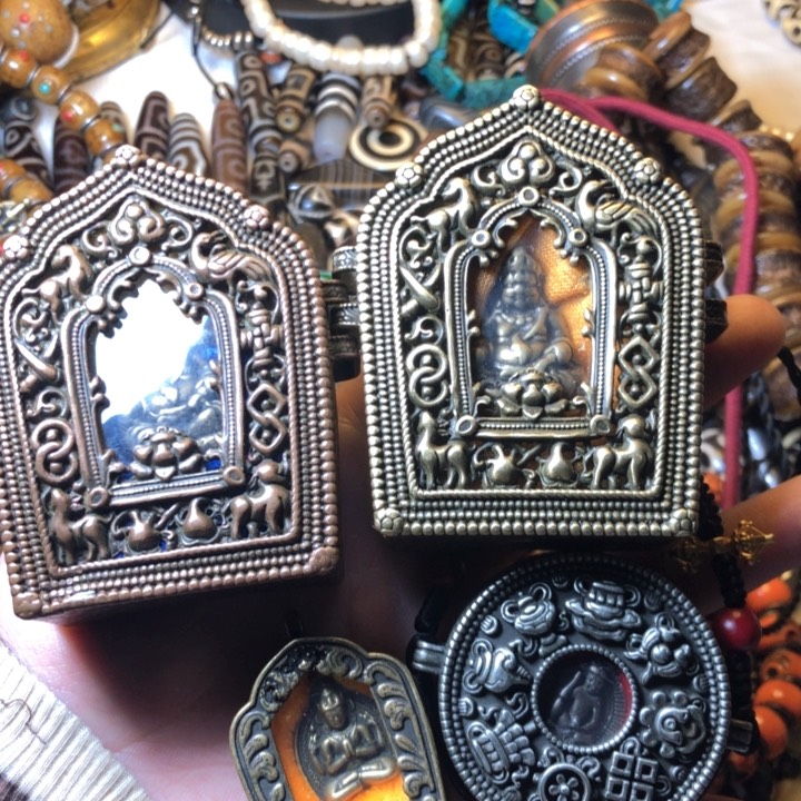 泥塑小*子东西。          