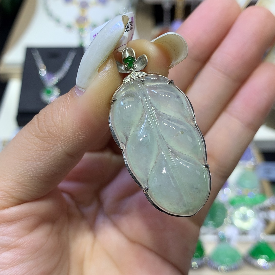 翡翠18K金镶嵌颈饰