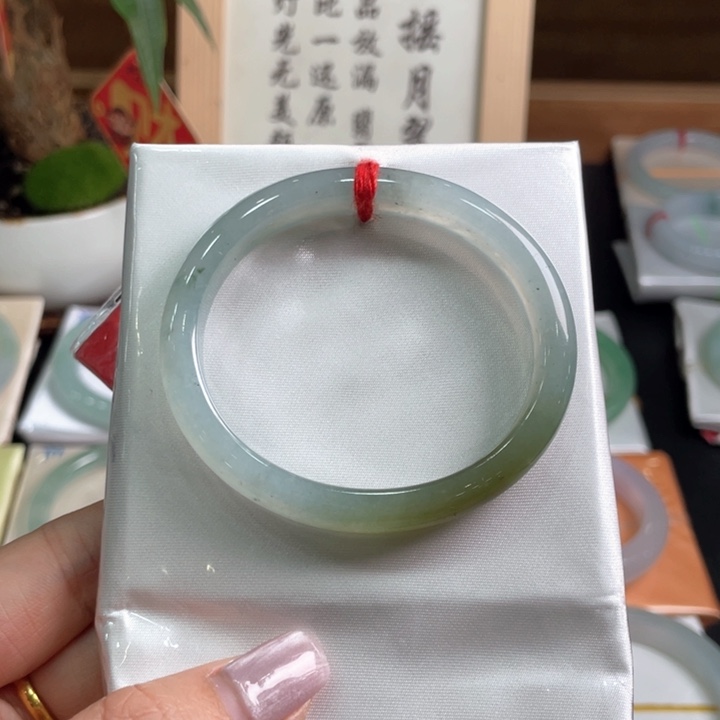 翡翠手镯（贵妃镯）未镶嵌
