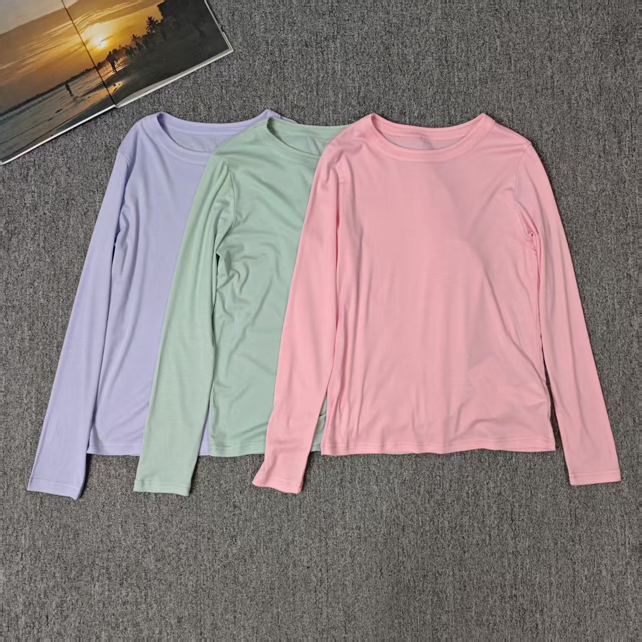 13256余小鱼【玩转色彩】三色纯色圆领打底时尚百搭套头长袖T恤女装