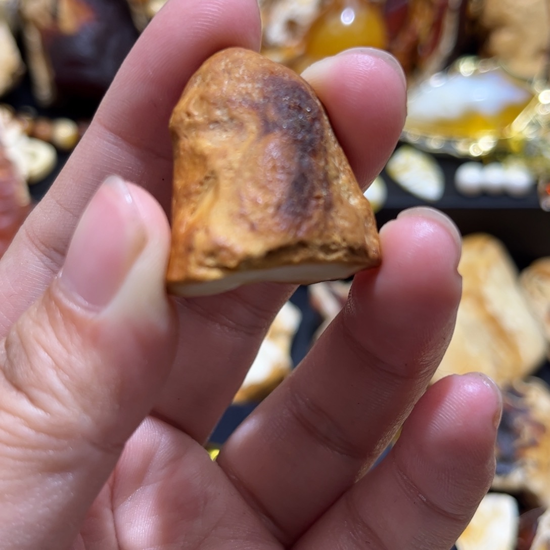 用***1定制琥珀未镶嵌原石定制