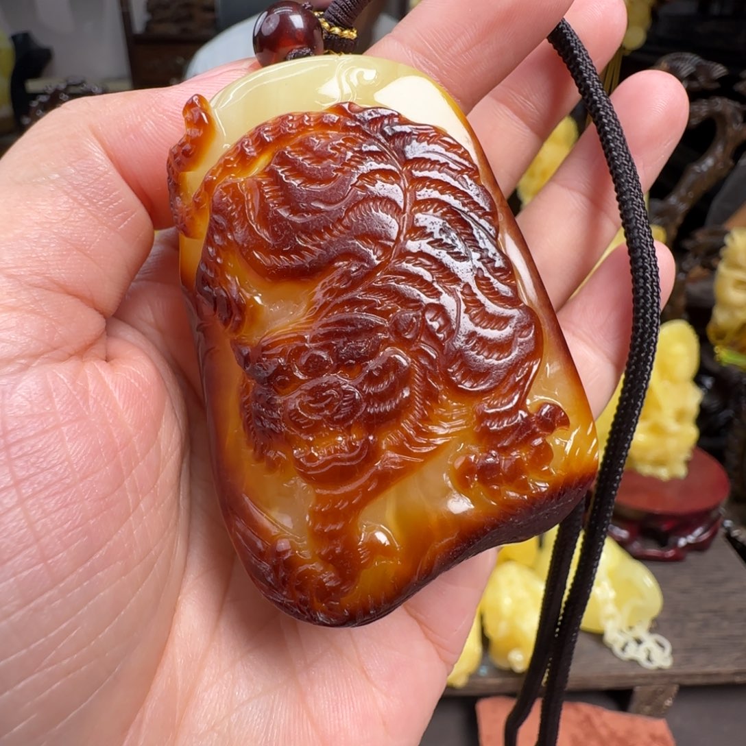 蜜蜡未镶嵌珠宝奇石