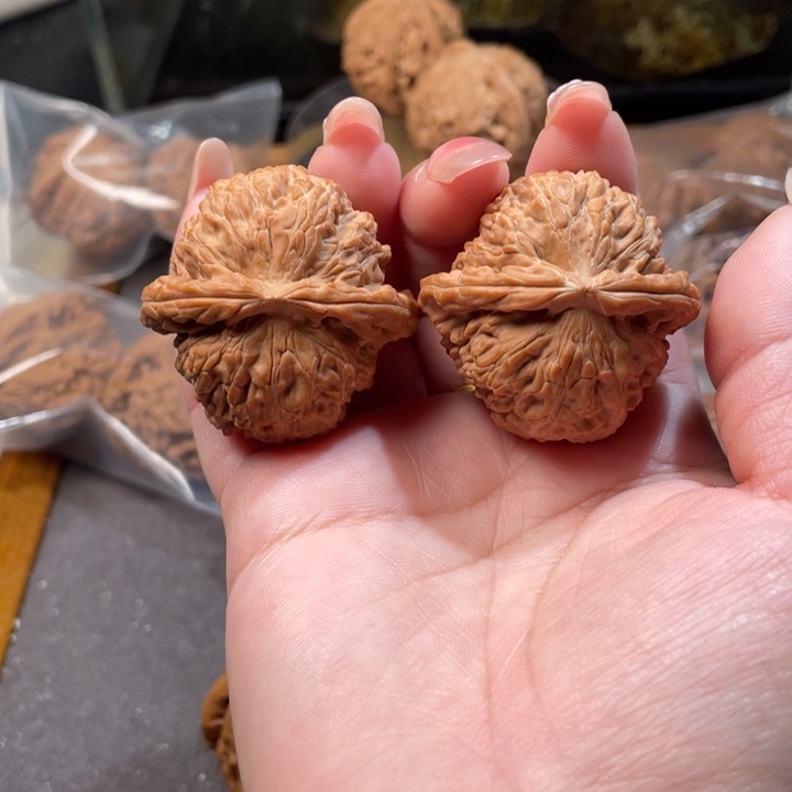 文玩核桃吊坠40闷白