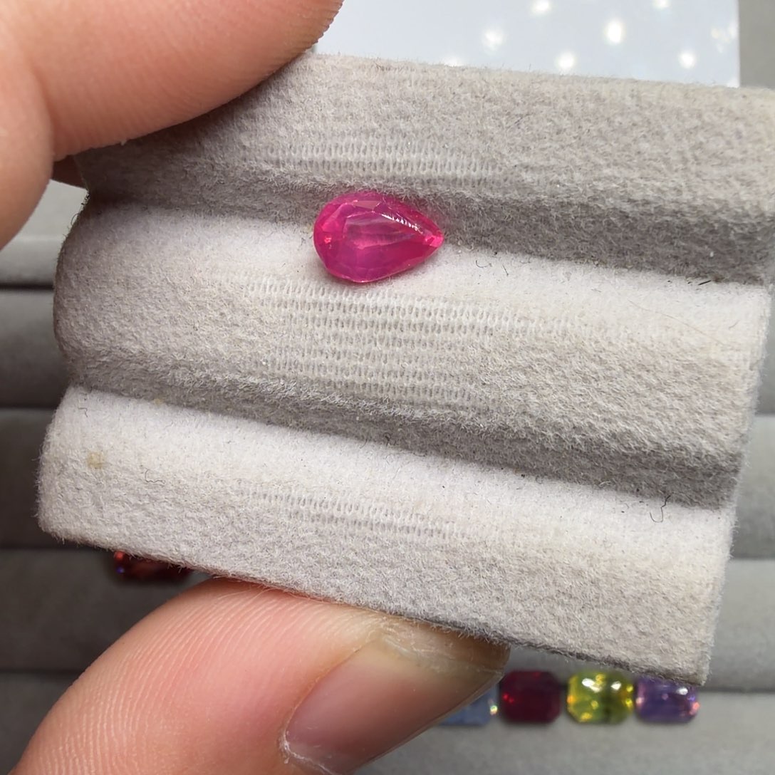 尖晶石裸石1.05ct马亨盖