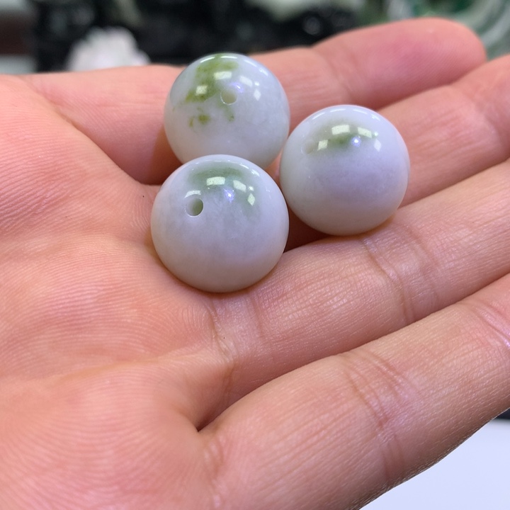 罗***生独山玉未镶嵌颈饰