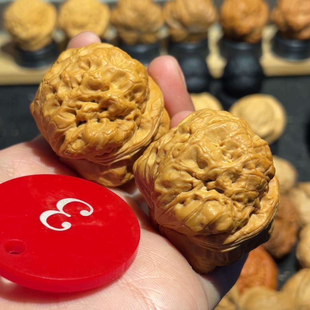 灭霸核桃39微彩。      