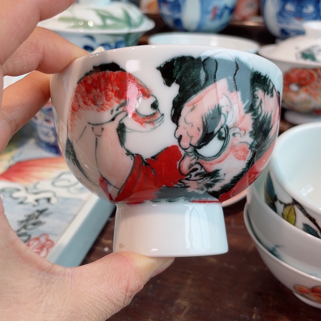 圆圆的圆圈是由圆的圆孔