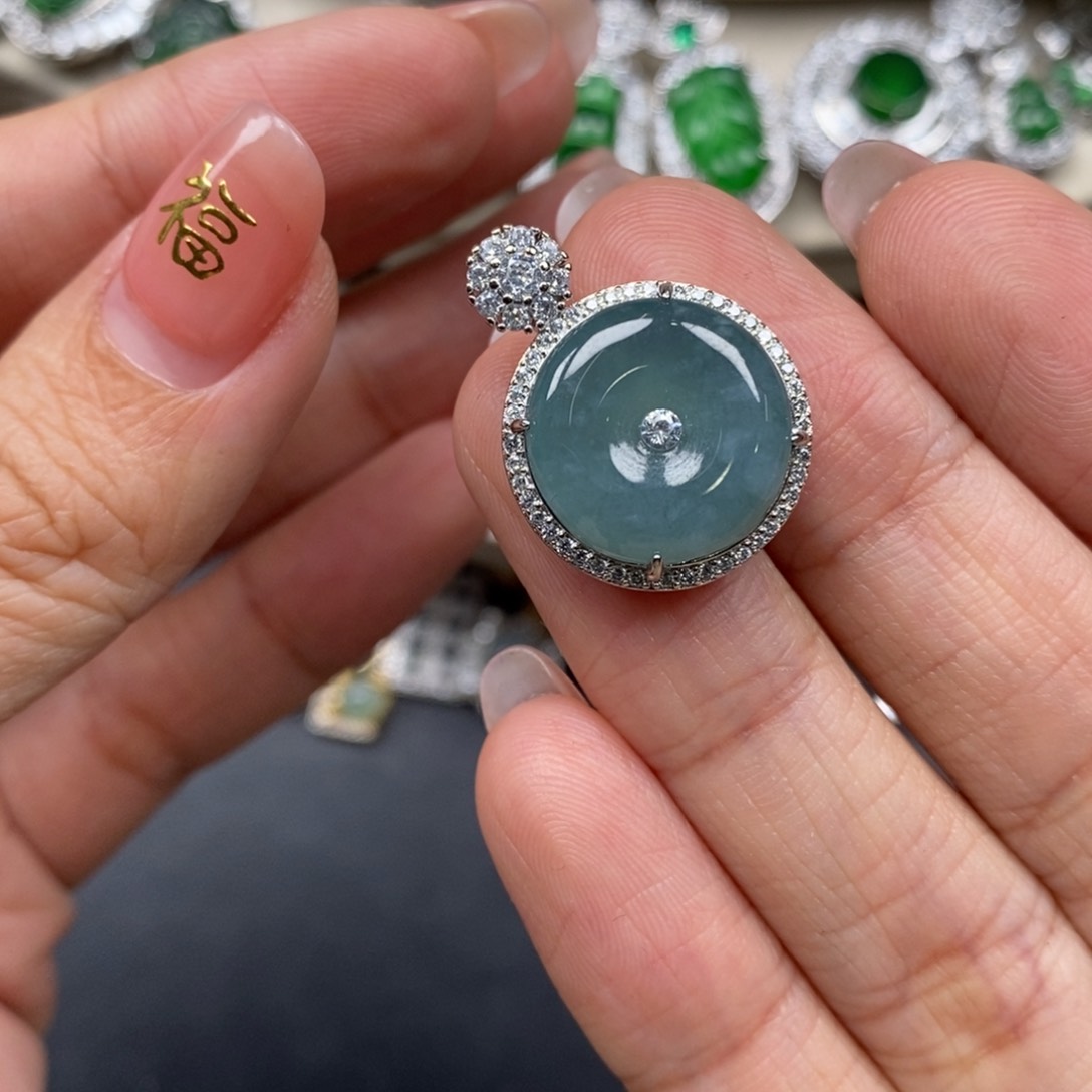 翡翠颈饰未镶嵌翡翠