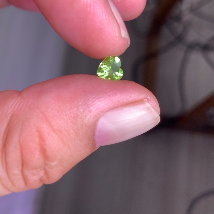 未镶嵌橄榄石笔搁陈****g裸石1粒
