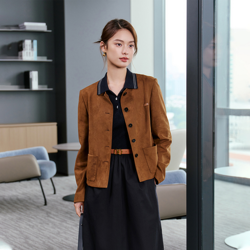 EP雅莹2025早秋新款女装 静奢通勤圆领正肩驼色哑光正装外套1207A