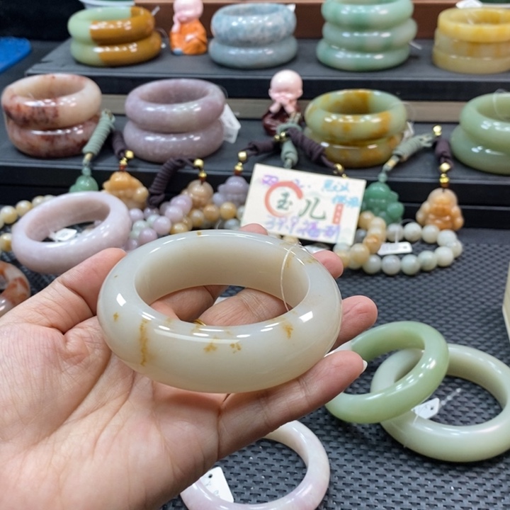 未镶嵌手镯石英岩玉