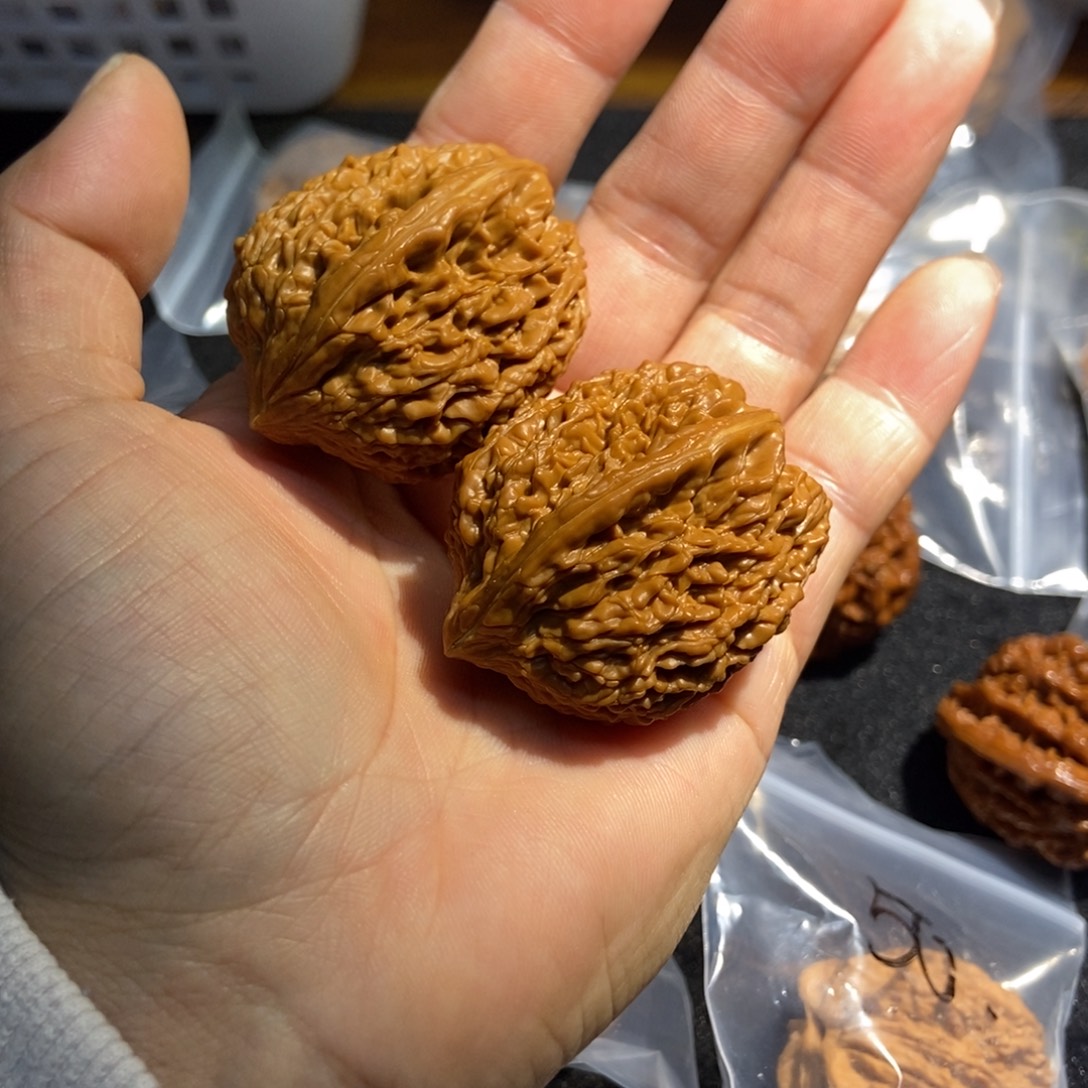 文玩核桃吊坠蒜头核桃90
