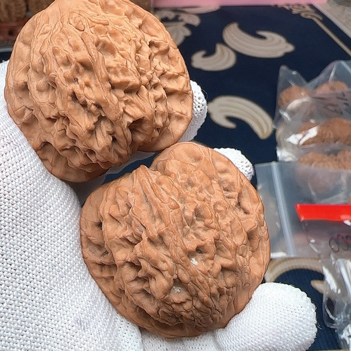 文玩核桃吊坠全品虎头46尺