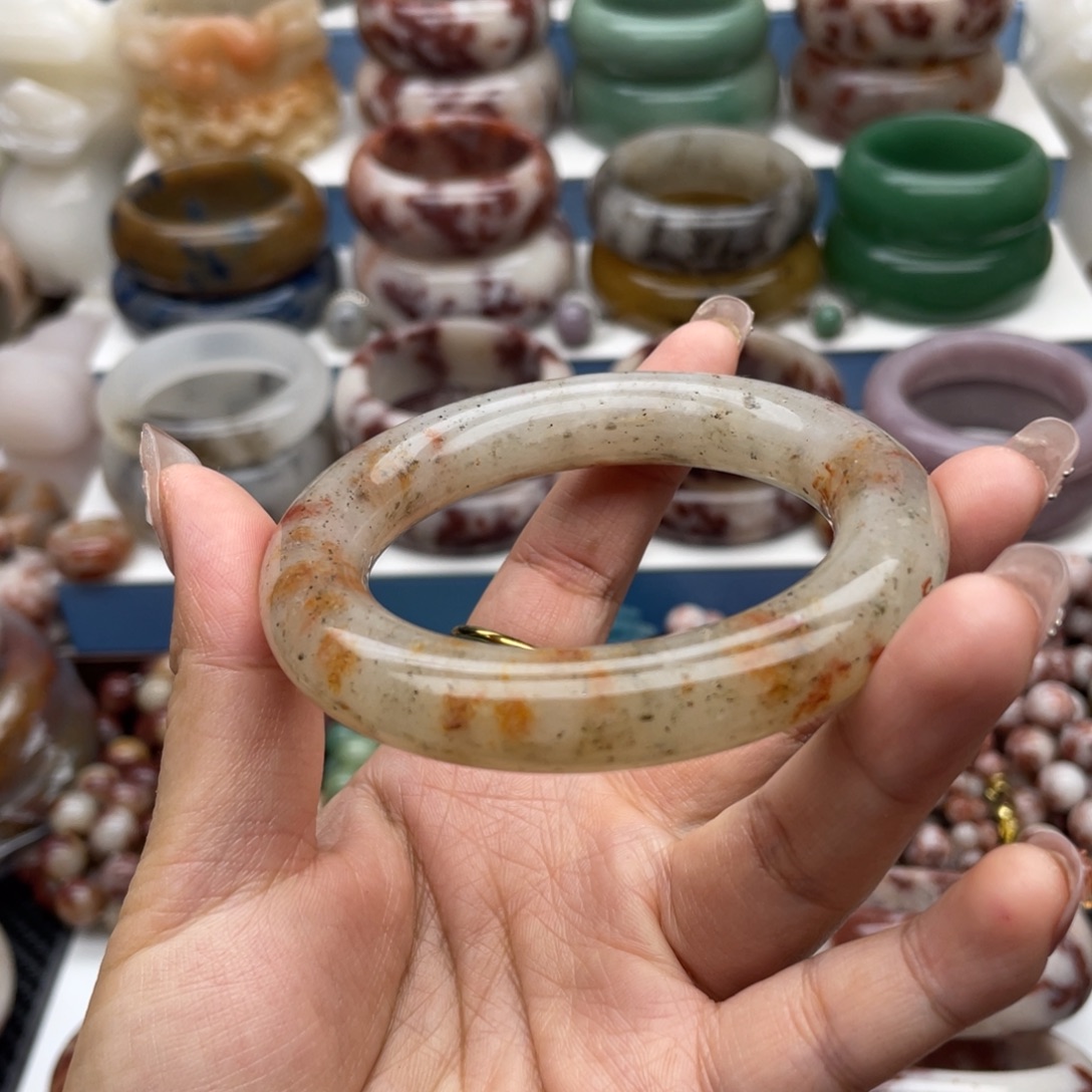 石英质玉（佘太翠）未镶嵌手镯