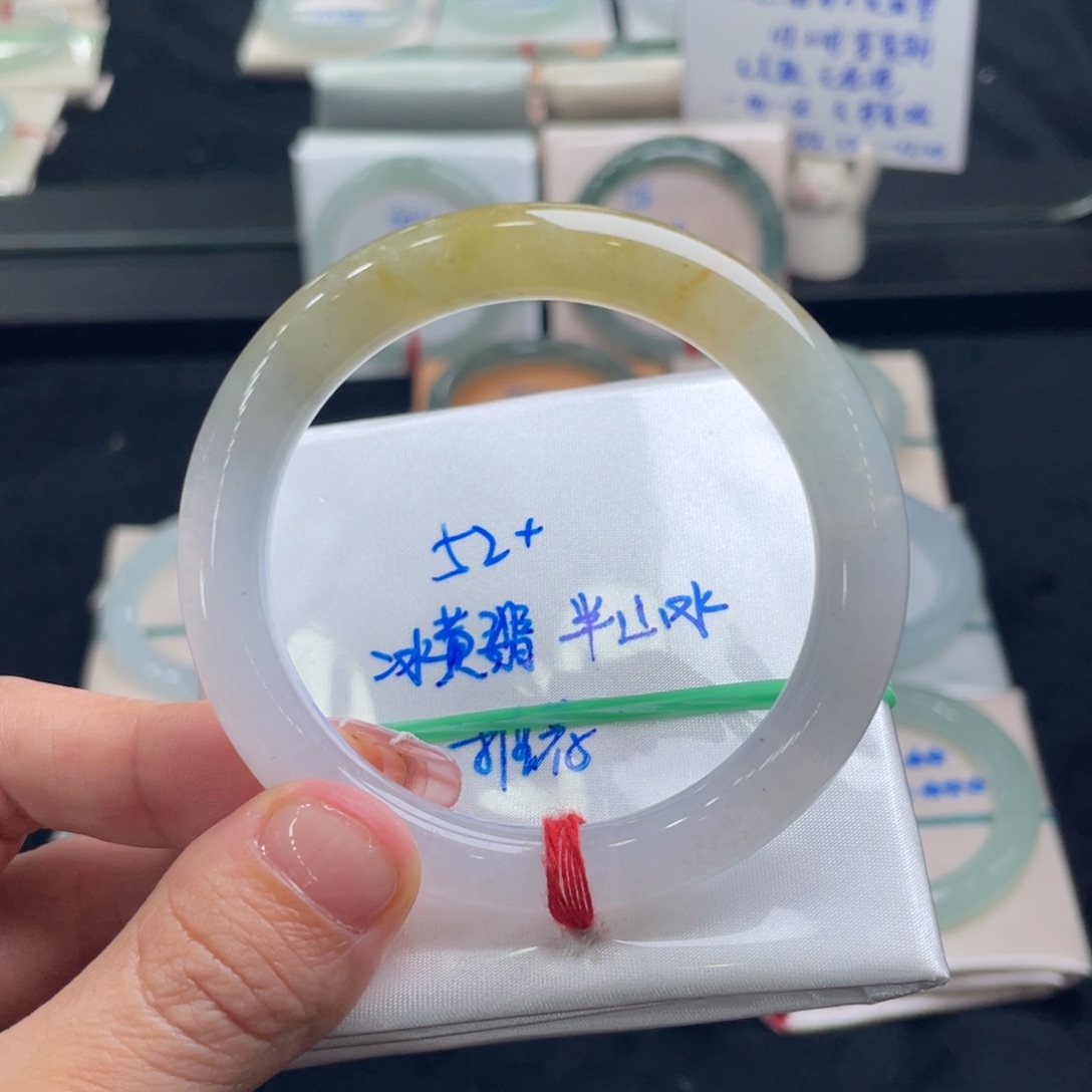 翡翠手镯未镶嵌A***?翡翠手镯