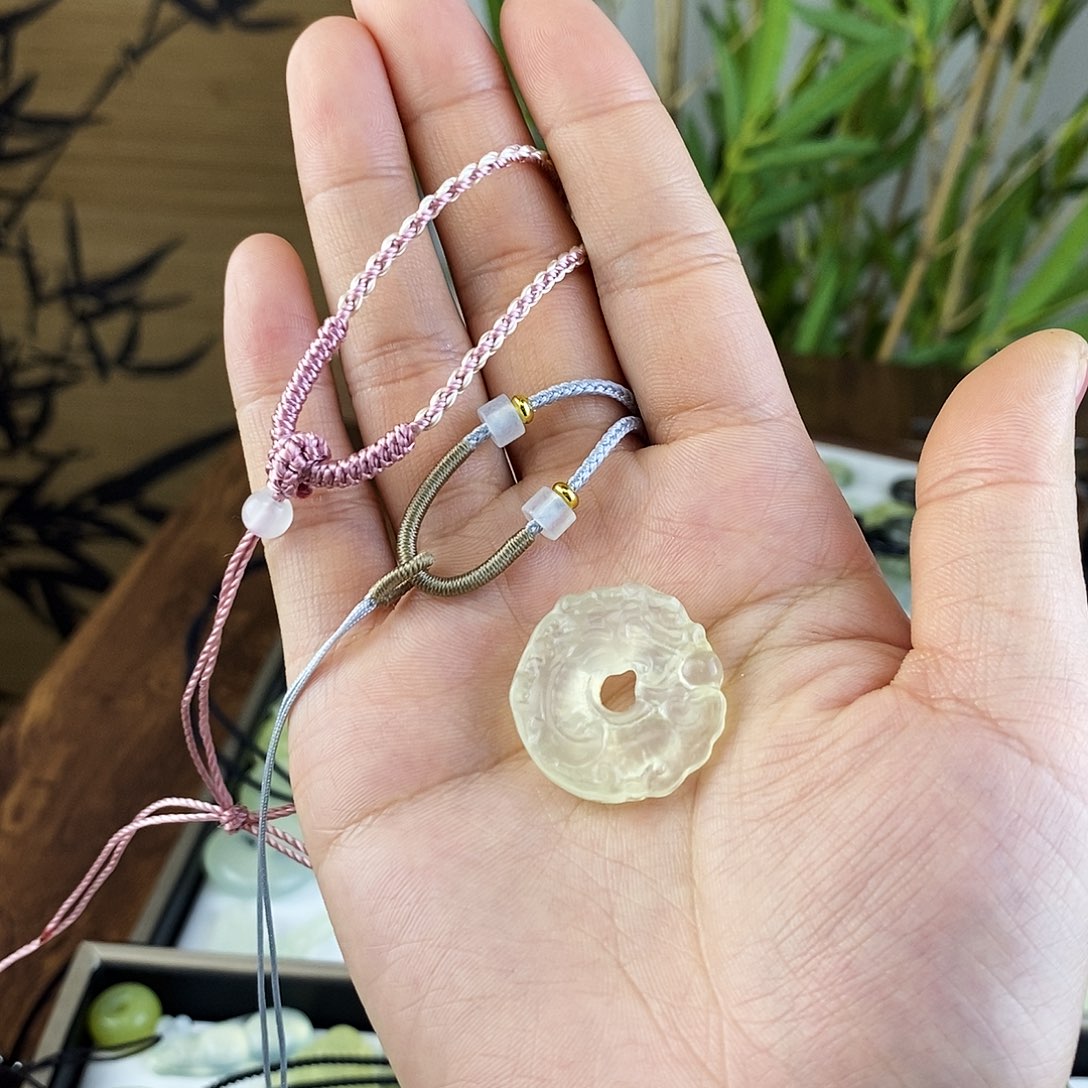 蛇纹石玉颈饰未镶嵌