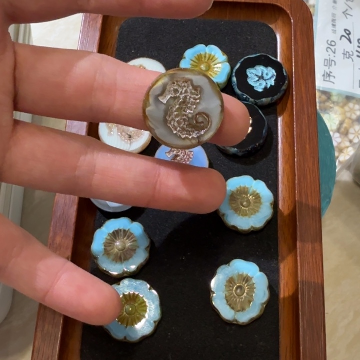 初***呀塑料捷克琉璃白色初一呀