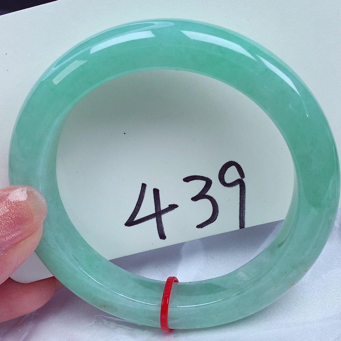 翡翠手镯未镶嵌翡翠