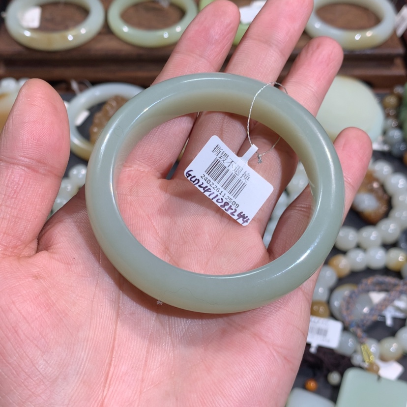 【闪购商品】和田玉手镯未镶嵌L****l新疆且末近矿青白奶蓝手镯