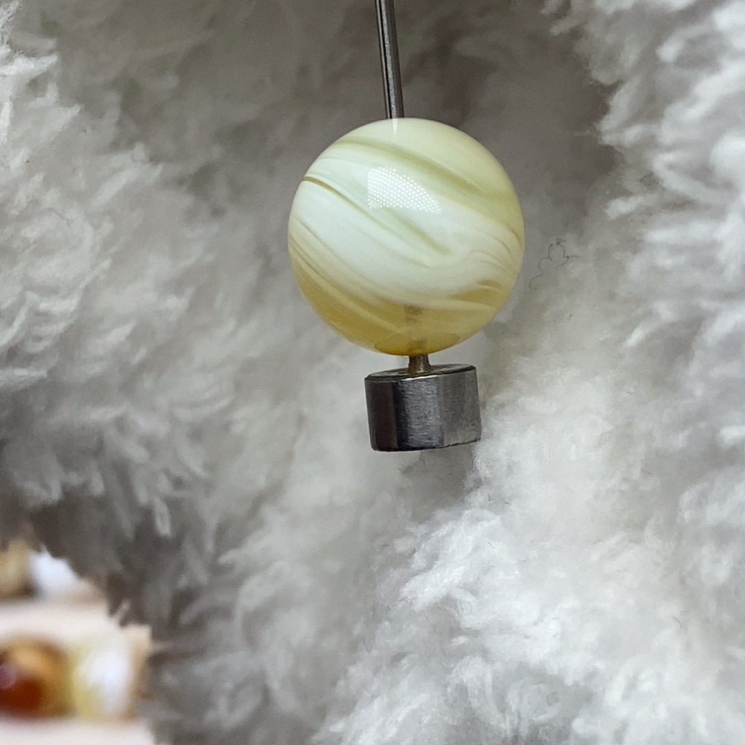 横***刀琥珀未镶嵌裸石12.4mm