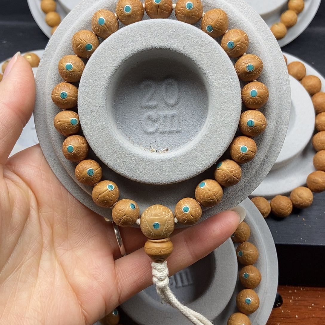 嗨***…手串凤眼菩提11➕松，25年籽