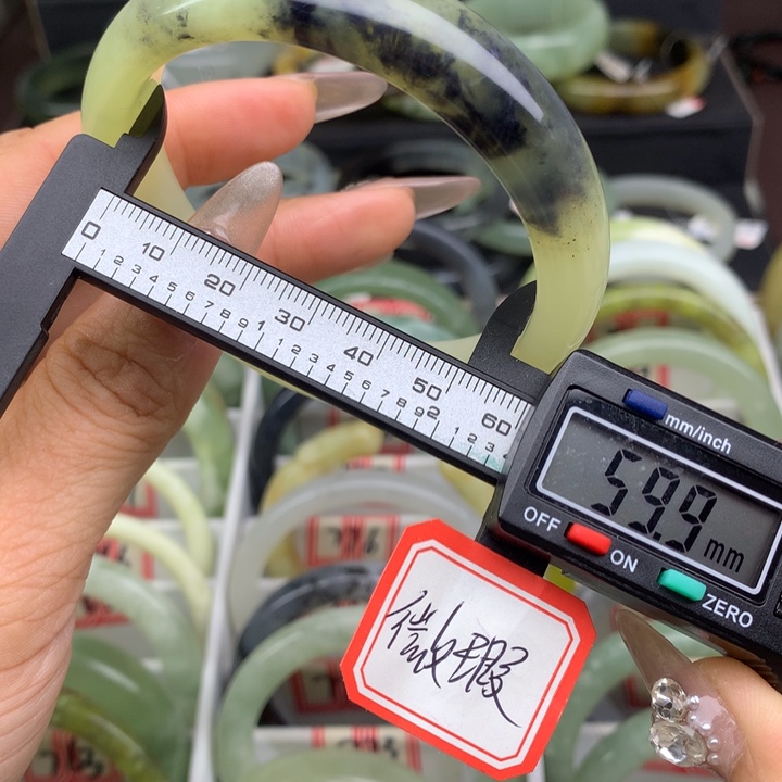 蛇纹石玉未镶嵌手镯770
