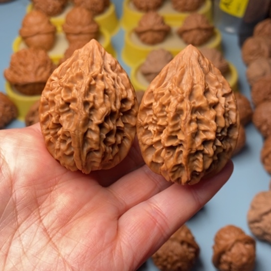 文玩核桃吊坠招财鼠精对 36 37