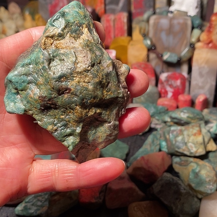 昌化鸡血石源头绿