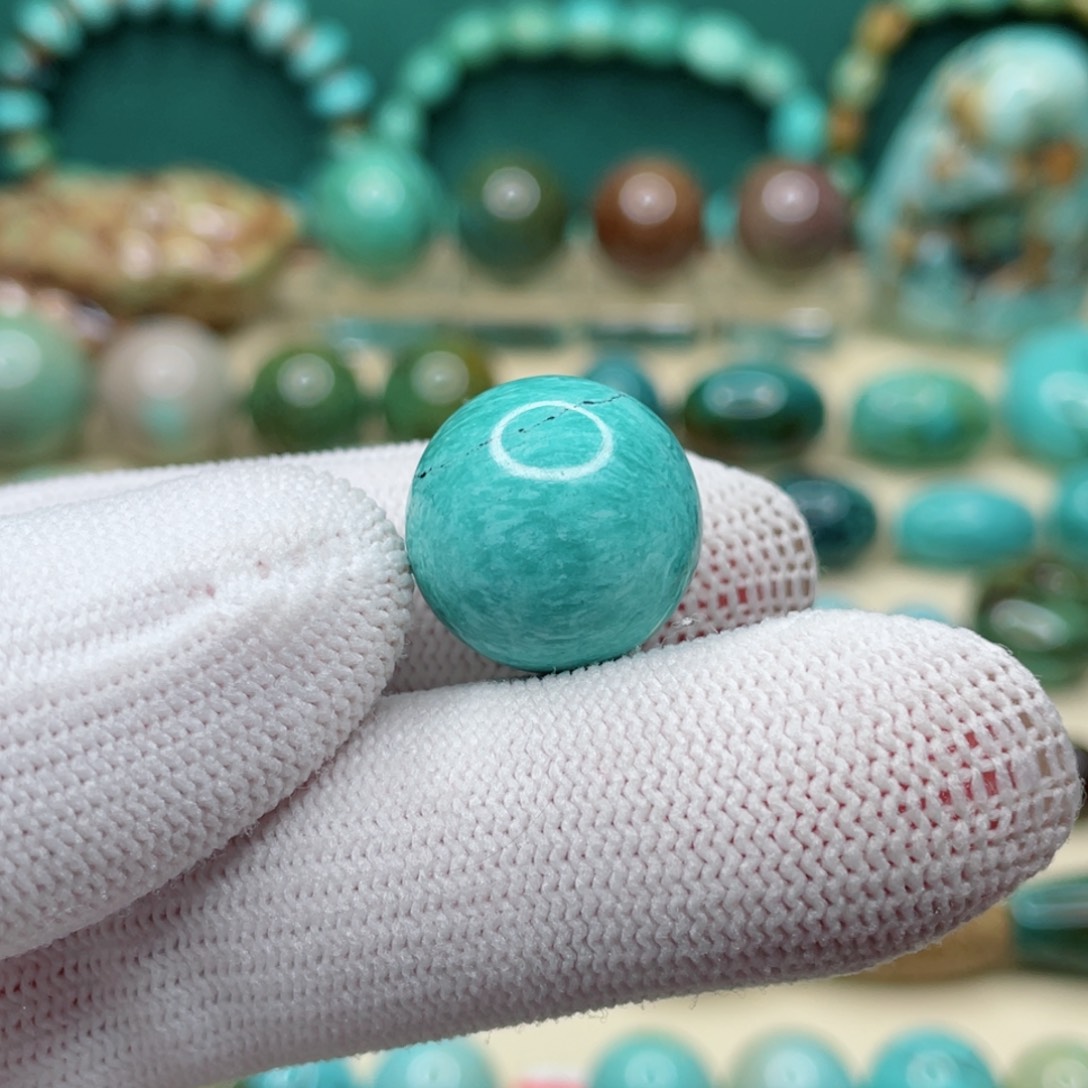 未镶嵌绿松石颈饰