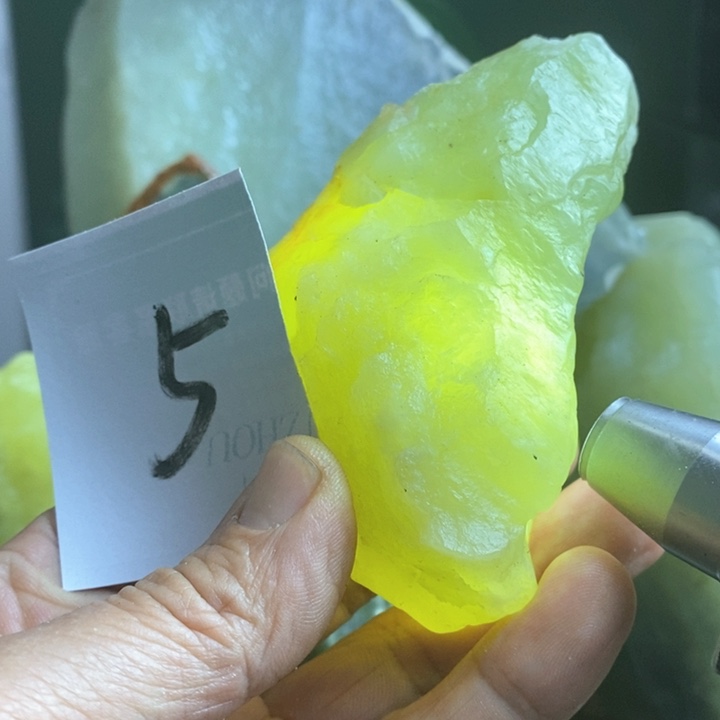 蛇纹石玉珠宝岫玉原石未镶嵌