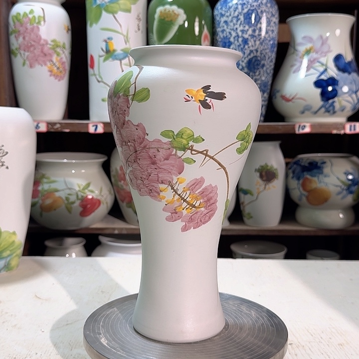 瓶梅瓶哑光白紫藤字新款陶瓷