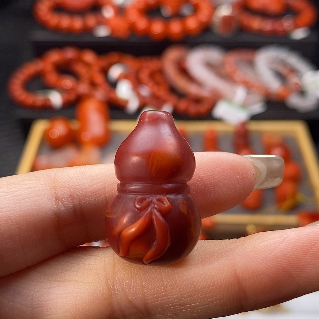 笑***了南红玛瑙未镶嵌四川凉山牛血红葫芦编绳