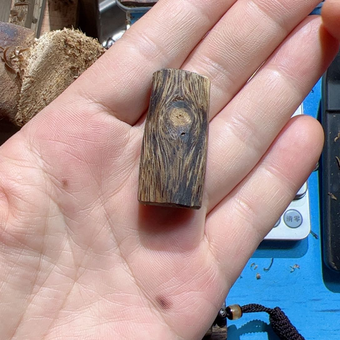 吊坠沉香白棋素牌3.7克