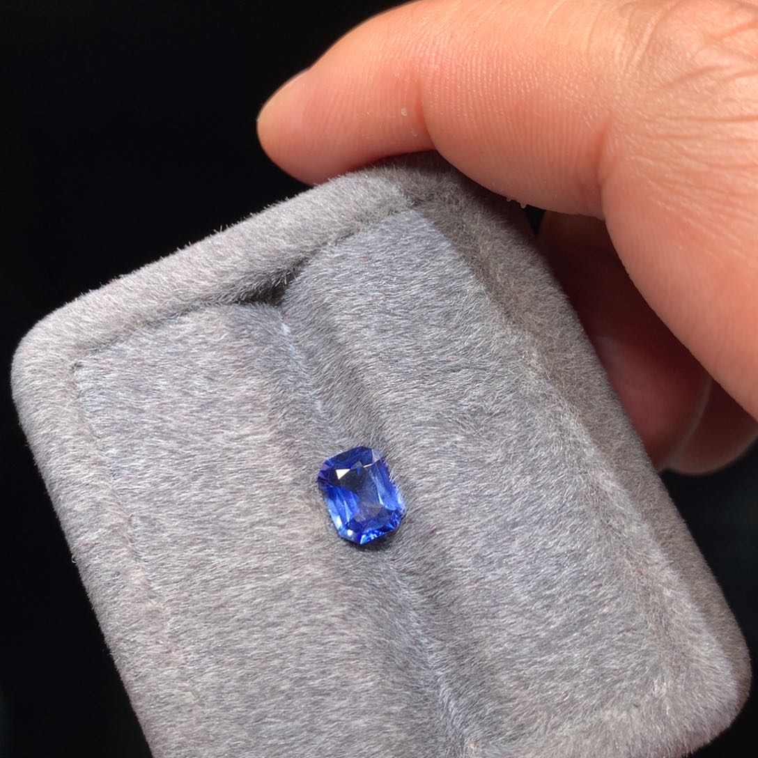 蓝宝石裸石未镶嵌1.78克拉