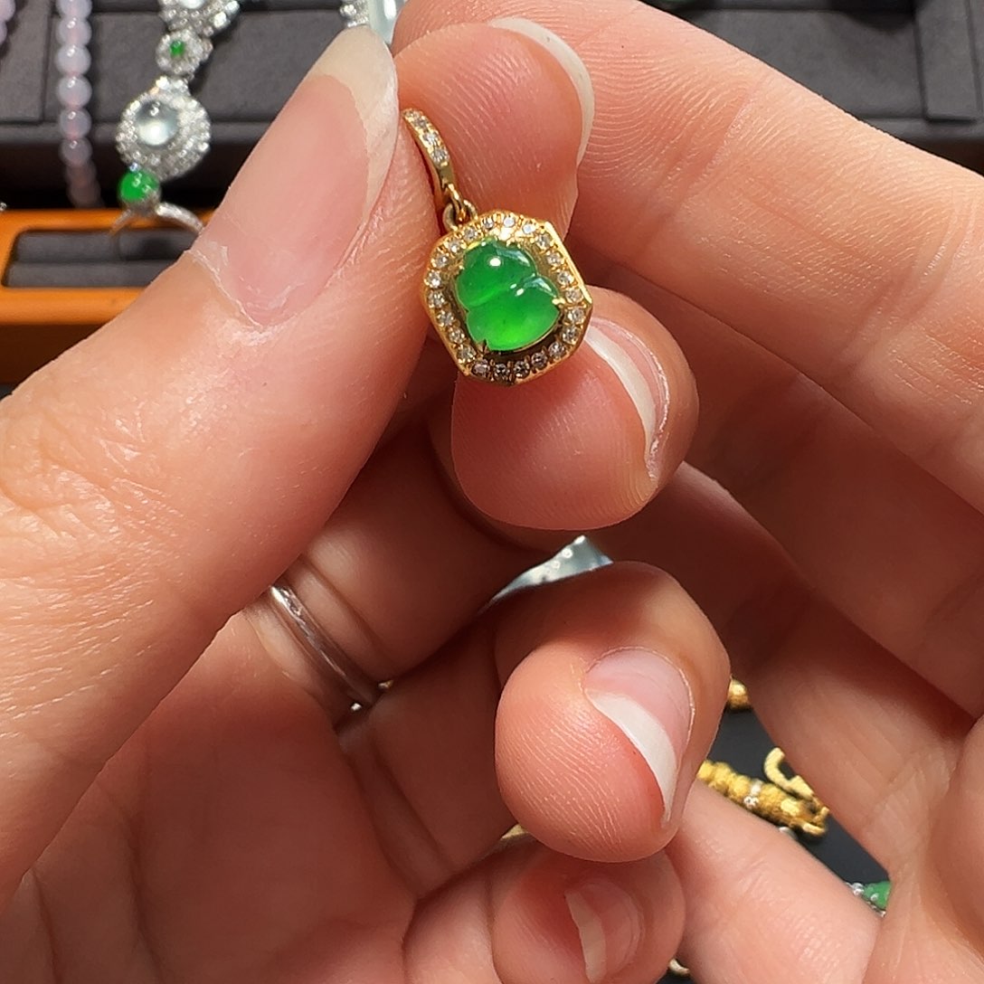 翡翠18K金镶嵌颈饰H***饰葫芦