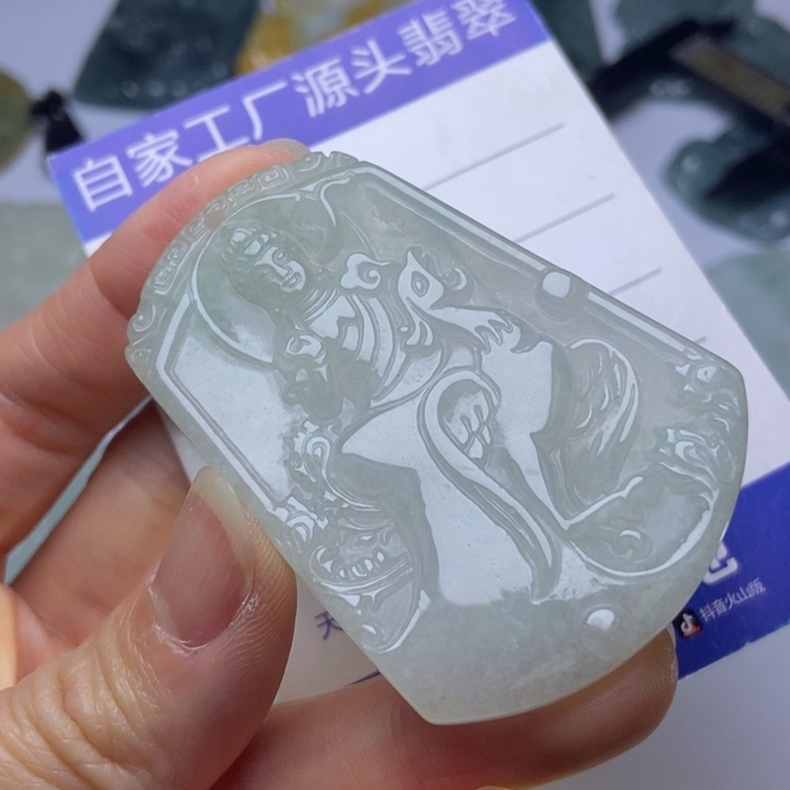 翡翠挂件未镶嵌翡翠