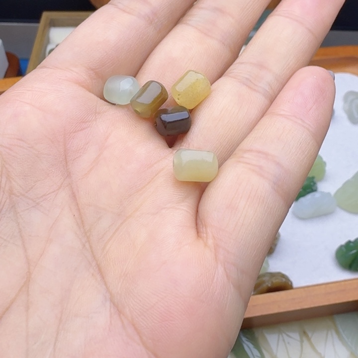 小***作和田玉（糖玉）未镶嵌车挂