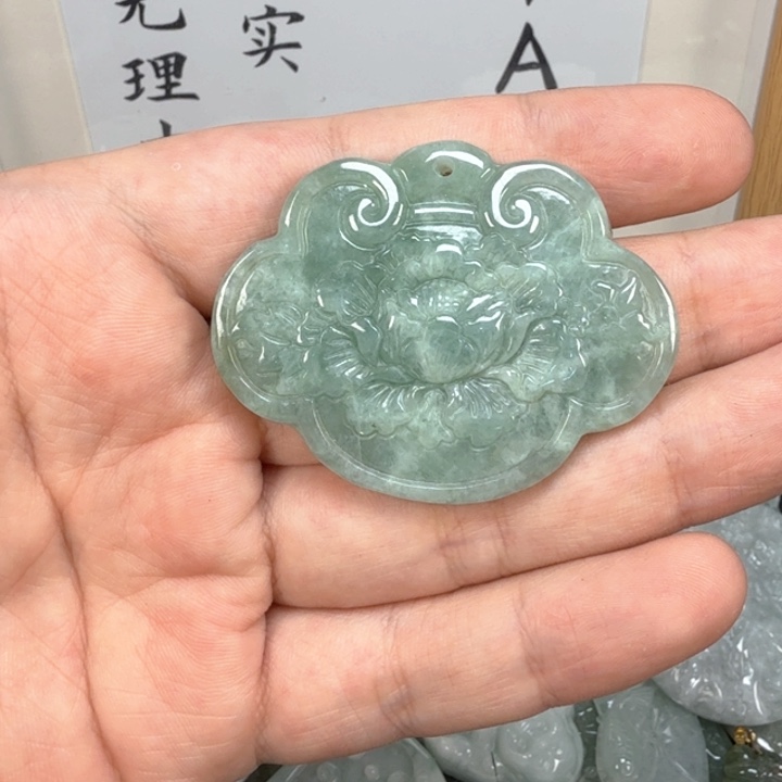 翡翠挂件未镶嵌翡翠