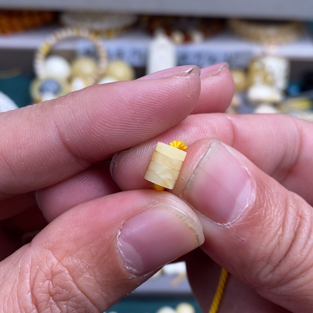 琥珀裸石未镶嵌D*隔片6.1mm