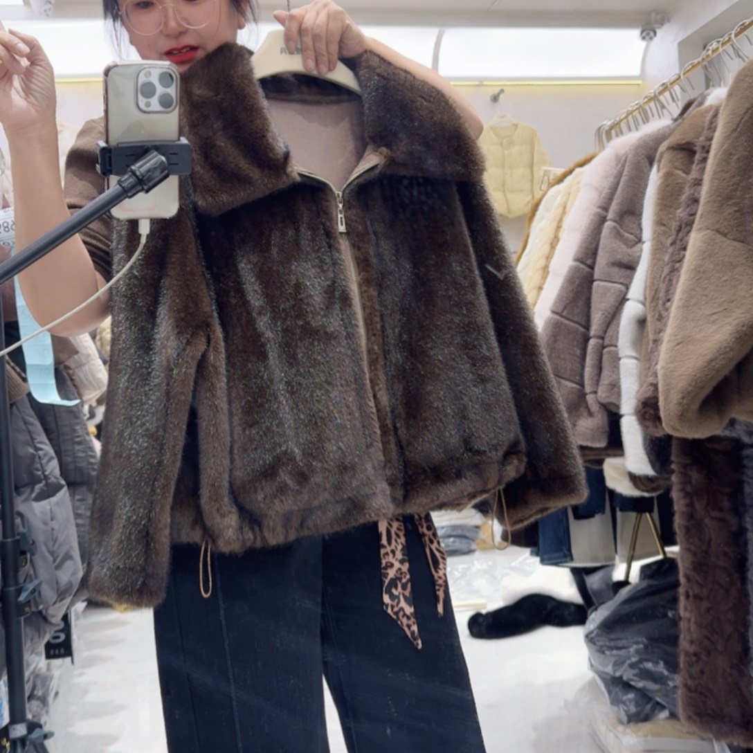 贝壳这种衣服如果上我们线下实体店来，姐妹行