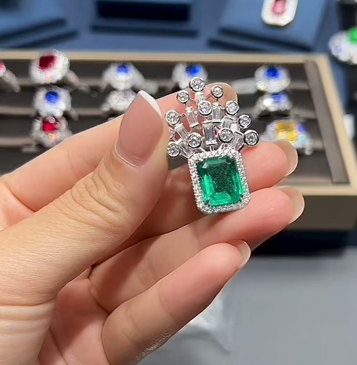 培育红宝石YD-典藏高奢祖母绿培育-精工豪镶注厚金吊坠-667