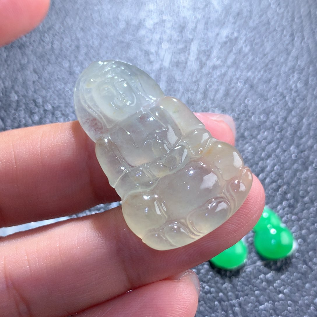 翡翠未镶嵌颈饰缅甸