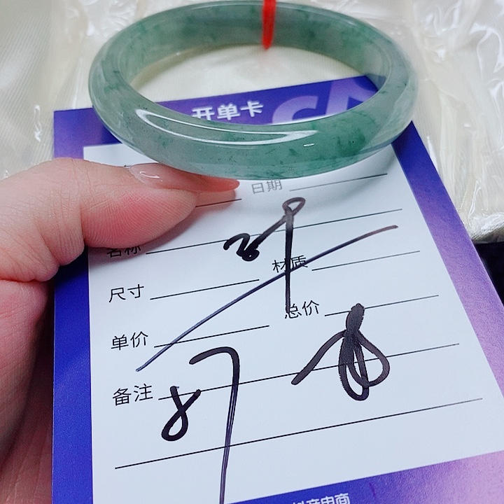 翡翠未镶嵌手镯（圆镯）