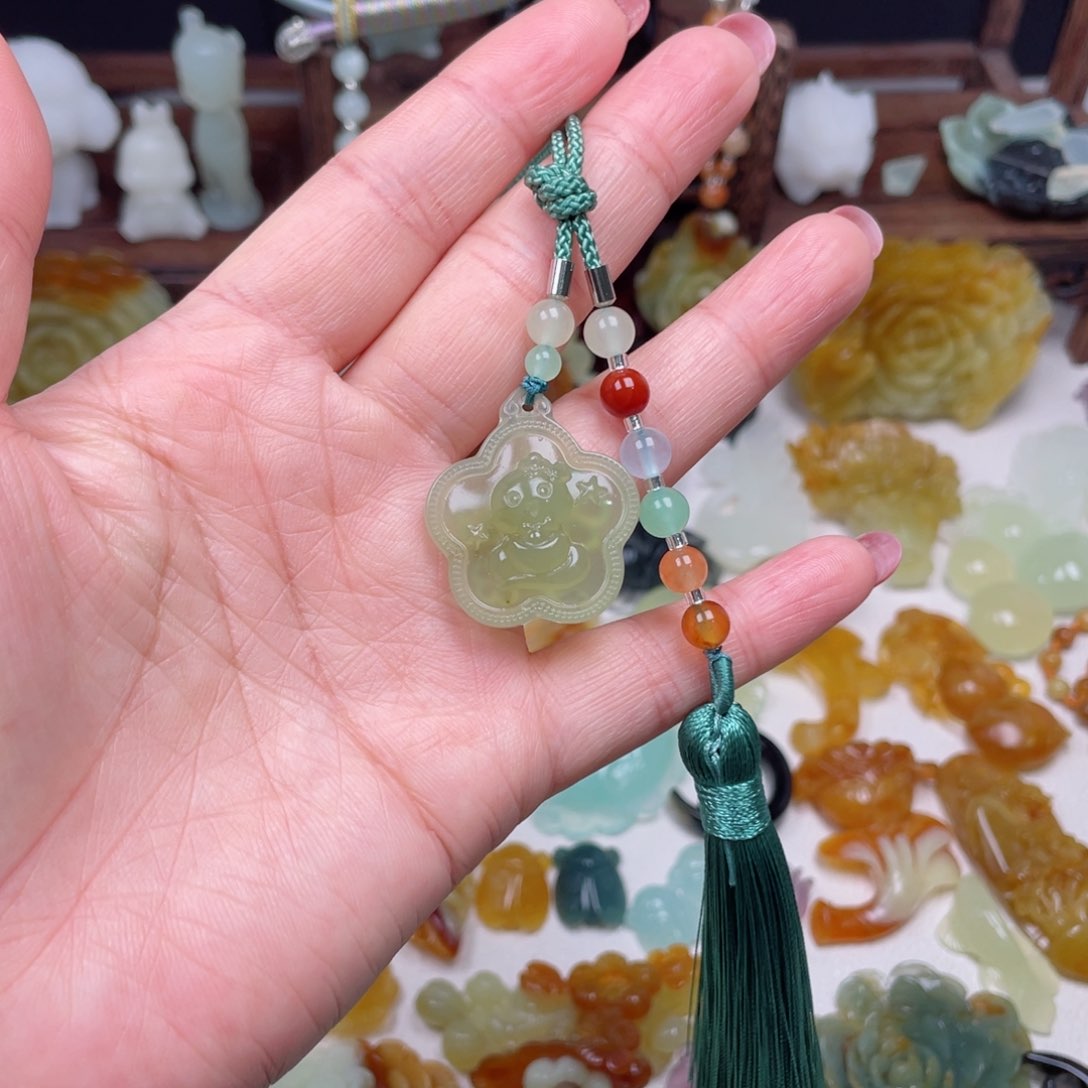 蛇纹石玉未镶嵌颈饰