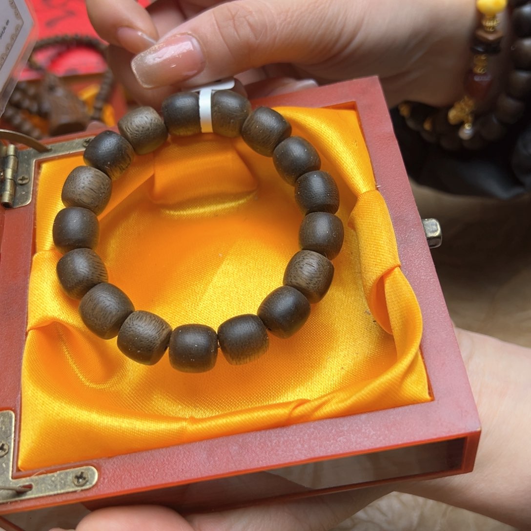 大叶紫檀（黑酸枝木类）