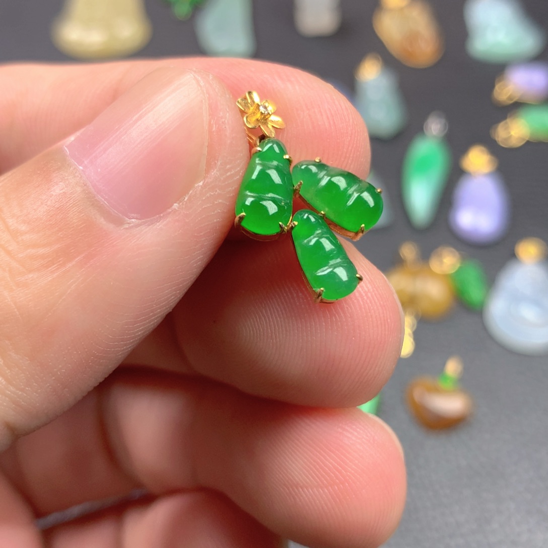 【闪购商品】颈饰18K金镶嵌翡翠米*翡翠