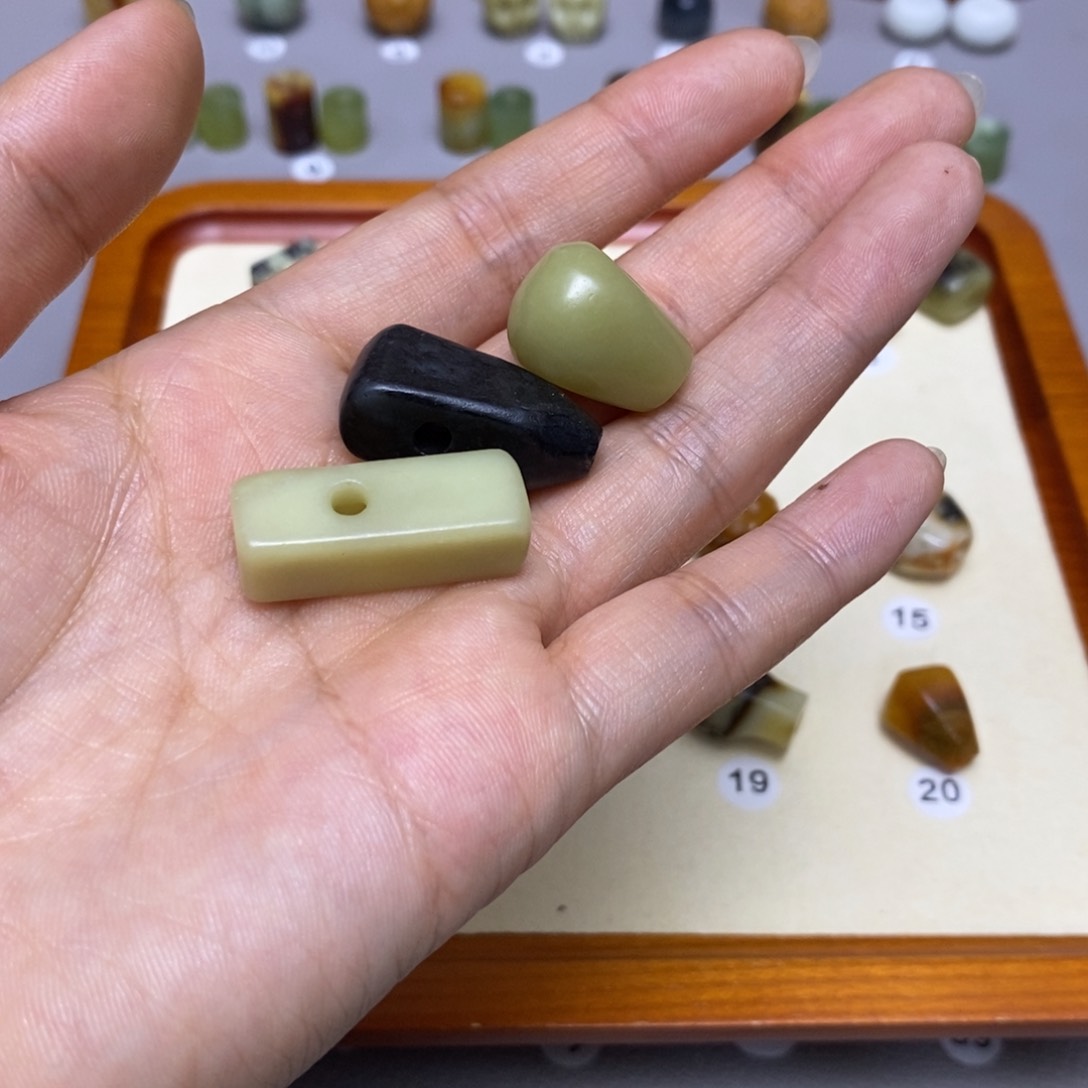 蛇纹石玉配饰合金绝****我