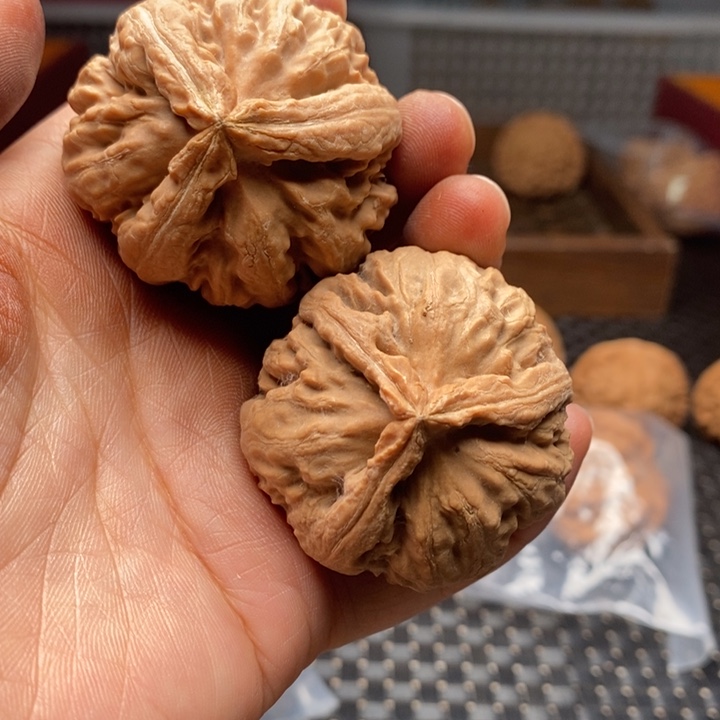 文玩核桃把件三棱
