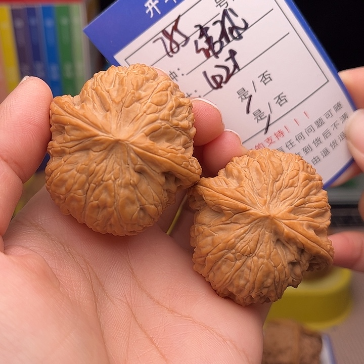 文玩核桃手捻核桃