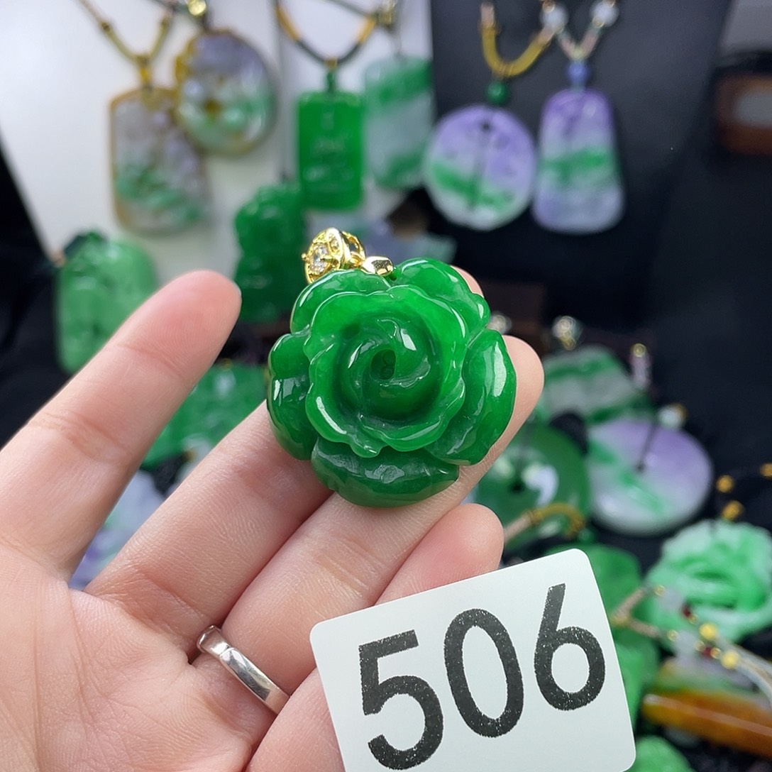 翡翠未镶嵌吊坠(赠链)